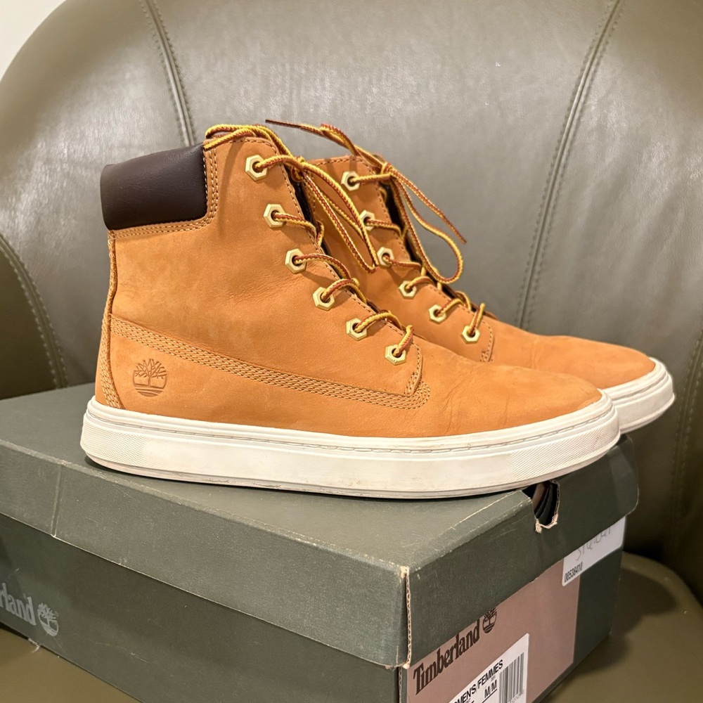 Women’s Timberland Londyn 6" Suede Ankle Sneaker Boots Size 7.5 Wheat Buck